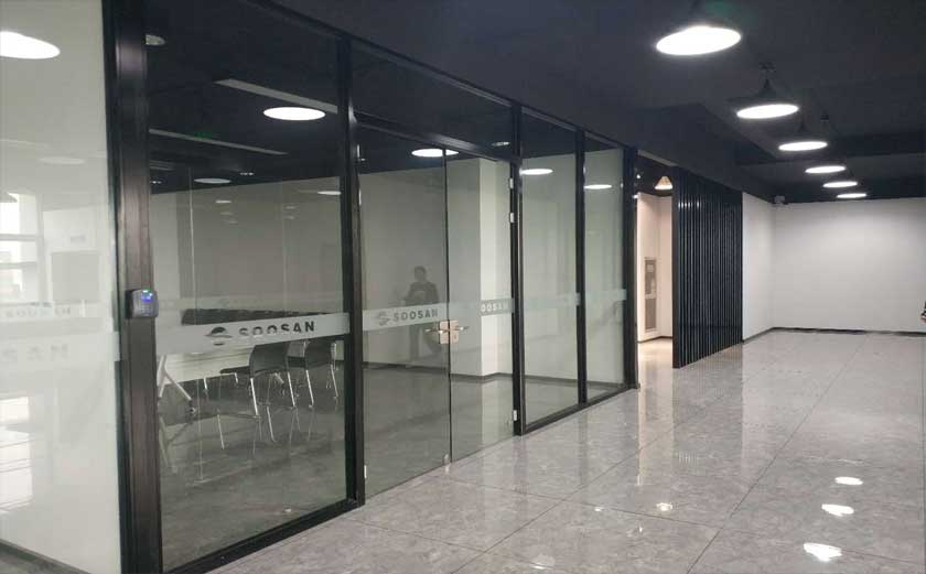 辦公區玻璃隔斷效果圖